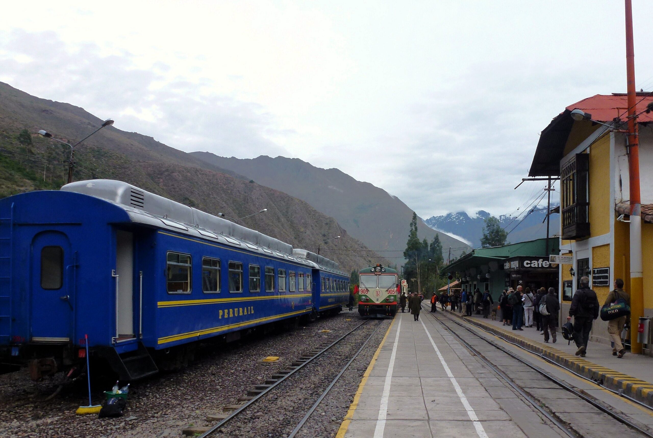 Ollantaytambo_Inca_Rail_en_gare_(1)