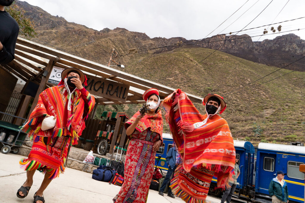 ollantaytambo-show-tren-estacion