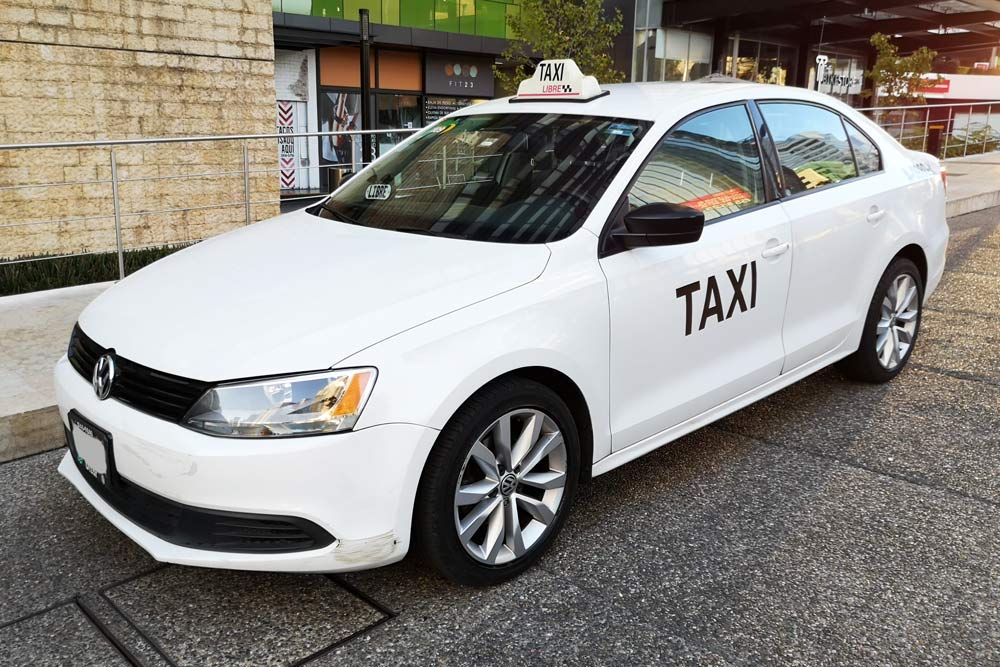 taxi-blanco-jetta-en-renta-en-cdmx-6